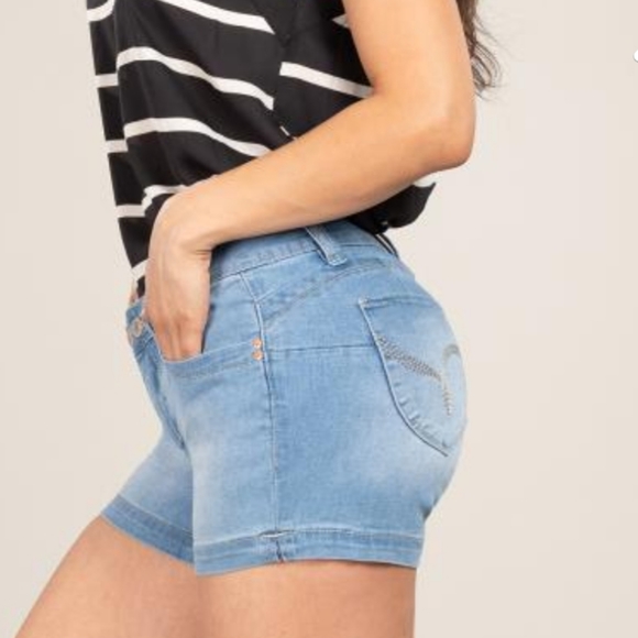 EUC Royalty for me Women Petite WannaBettaButt Mid-Rise Denim Shorts - Picture 3 of 8